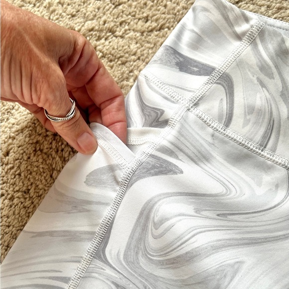 Fila Biker Shorts Size S Workout Yoga, Running Sport Gray White Marbled NWOT - Picture 7 of 7